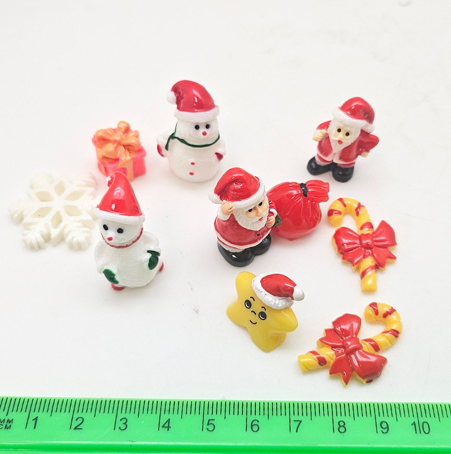 Figuren-Sets für Bastel-Kugeln Weihnachten klein - Zufalls-Mix - Schneekugelhaus
