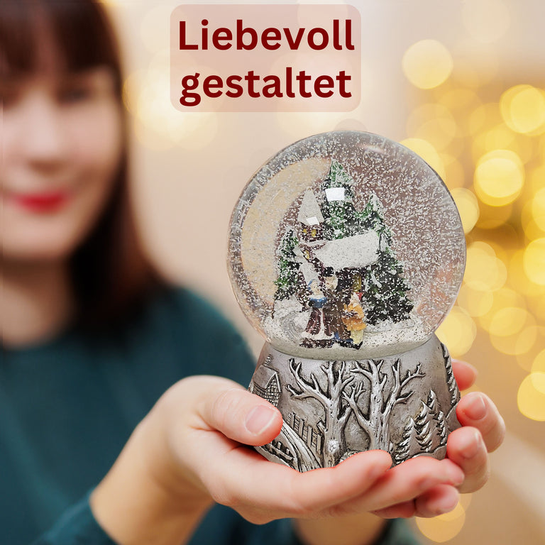 Nostalgische Schneekugel Weihnachtsspaziergang auf Silber Landschaft 100 mm Durchmesser mit Spieluhr