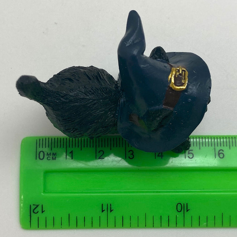 Hexen-Katzen Figur "streckend mit blauen Hut" - 65 x 65 mm