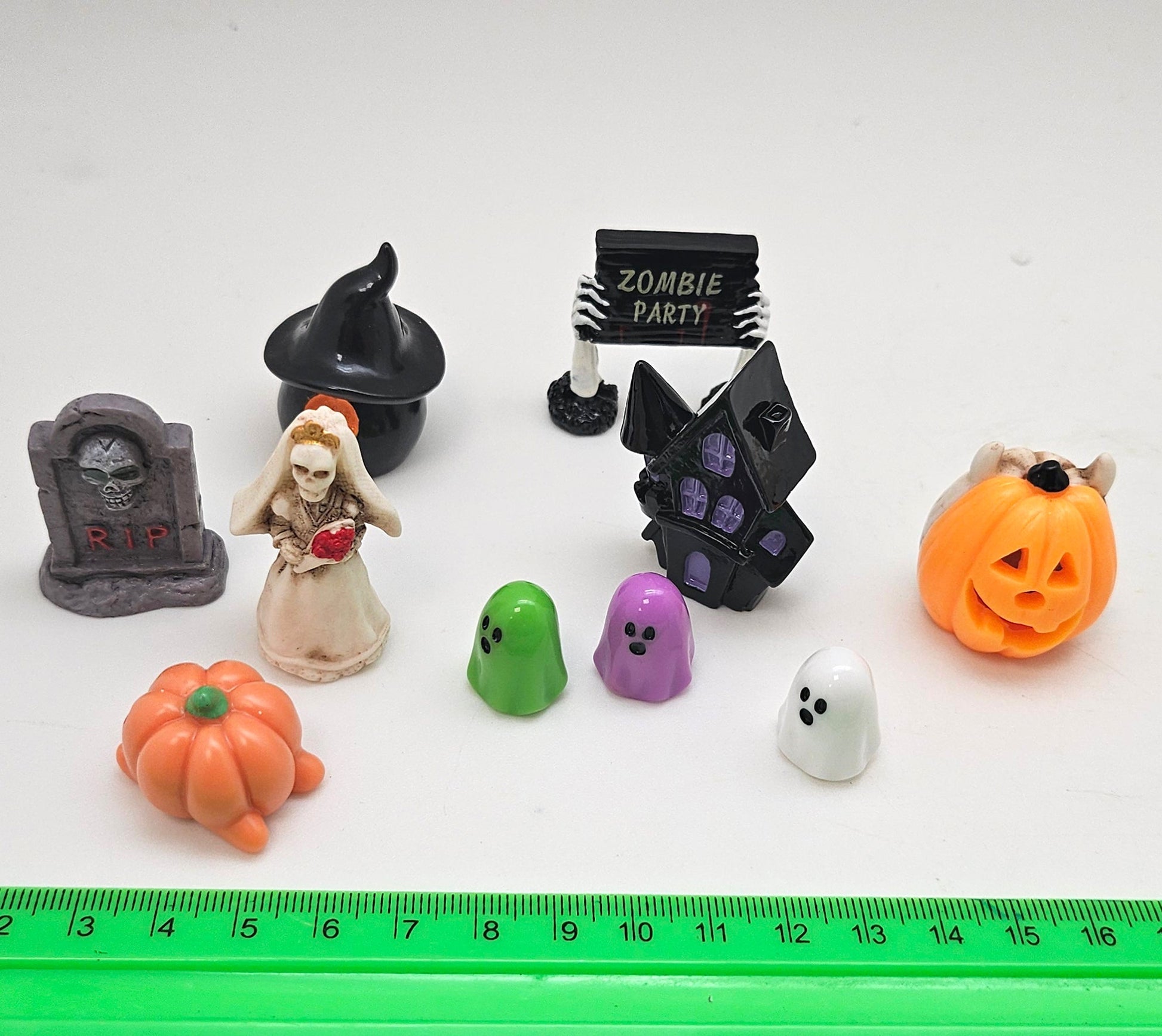 Figuren-Sets für Bastel-Kugeln Halloween groß - Zufalls-Mix - Schneekugelhaus