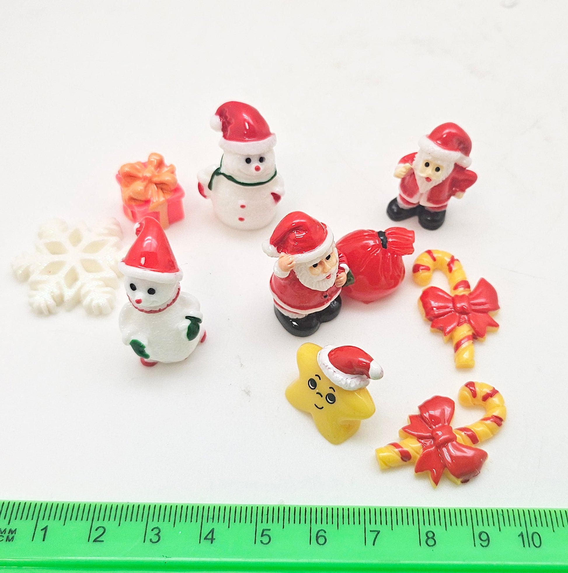 Figuren-Sets für Bastel-Kugeln Weihnachten klein - Zufalls-Mix - Schneekugelhaus