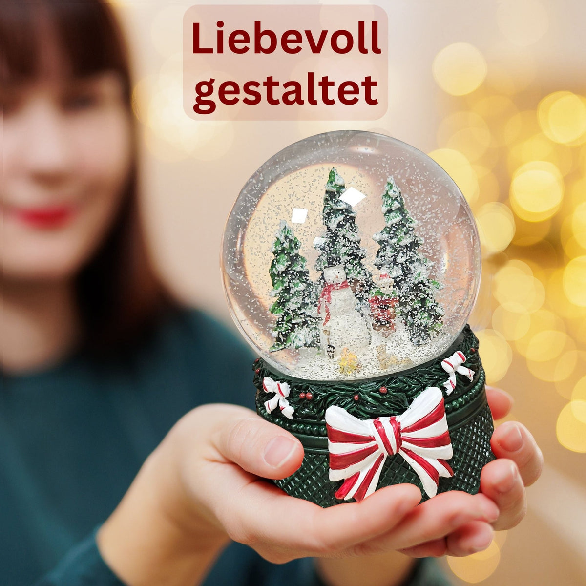 Nostalgische Schneekugel Schneemann steht auf Weihnachtsdekor grün 100 mm Durchmesser mit Spieluhr - Schneekugelhaus